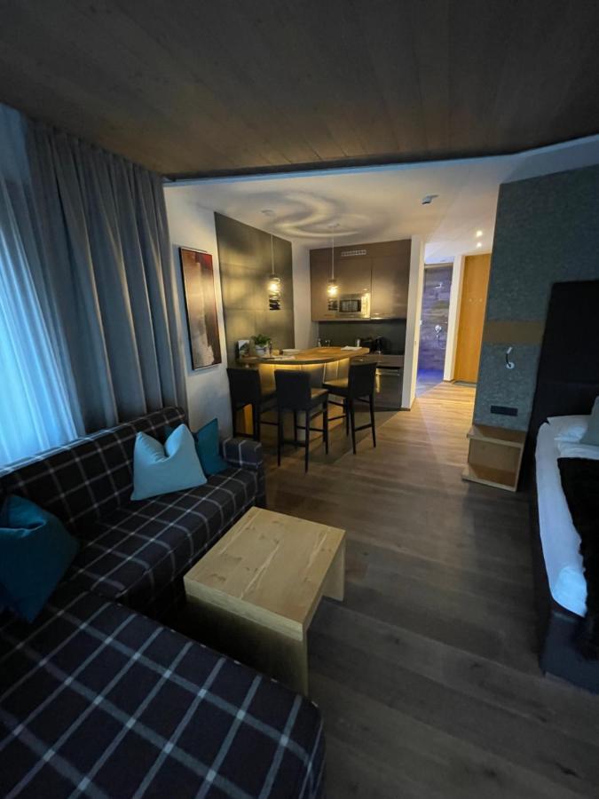 Haus Alt St. Anton Apartment Sankt Anton am Arlberg Bagian luar foto