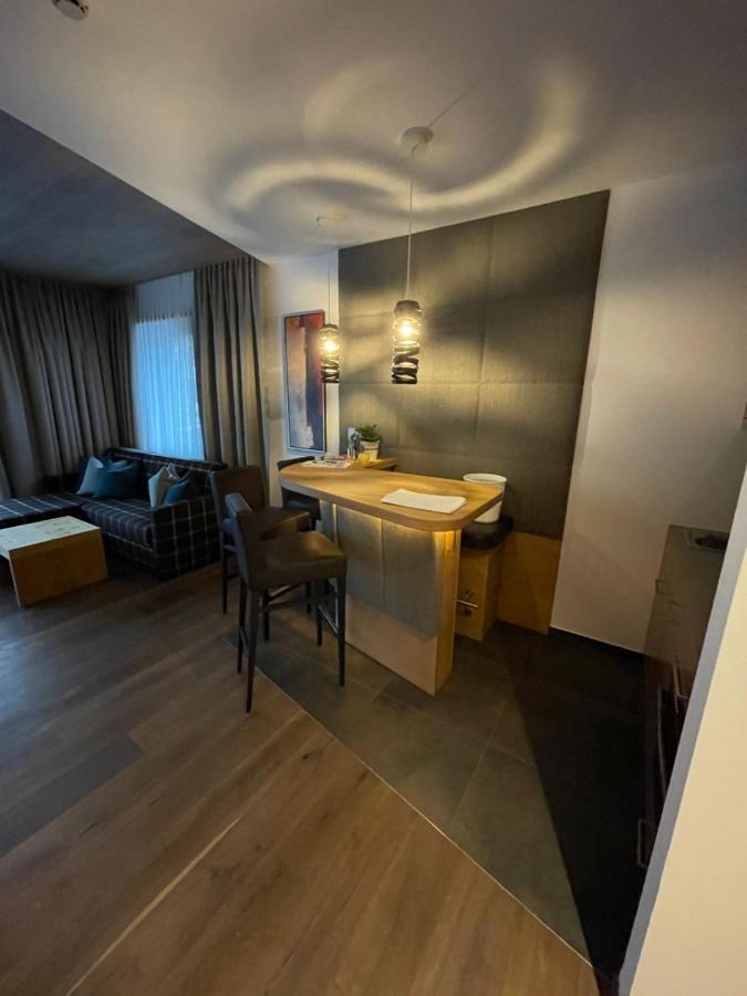 Haus Alt St. Anton Apartment Sankt Anton am Arlberg Bagian luar foto